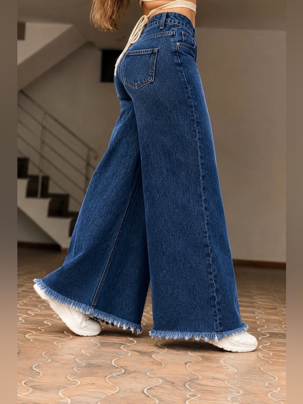 BCBG Generation High Rise Wide Leg Jeans Womens Size 13/31 Raw Hem